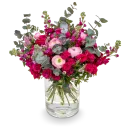 kytice trsových růží, ranunculusu a mathiol